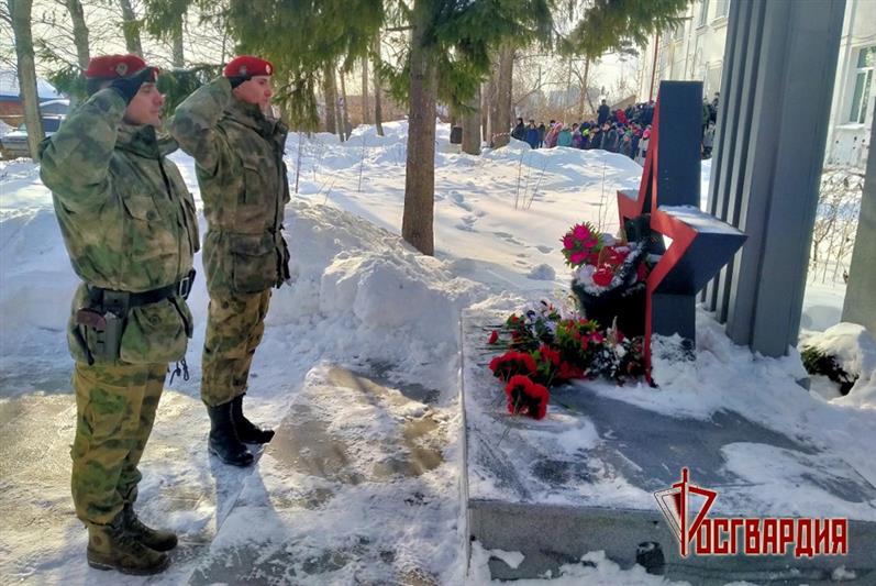 В городах Уральского округа росгвардейцы почтили память павших воинов-интернационалистов