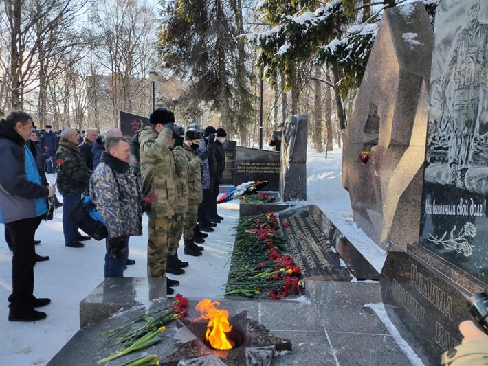 В Северо-Западном округе Росгвардии почтили память погибших участников боевых действий в Афганистане 