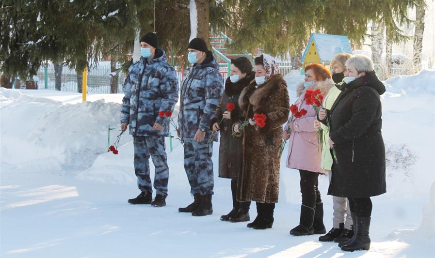В Ивановской области росгвардейцы почтили память погибшего сослуживца 