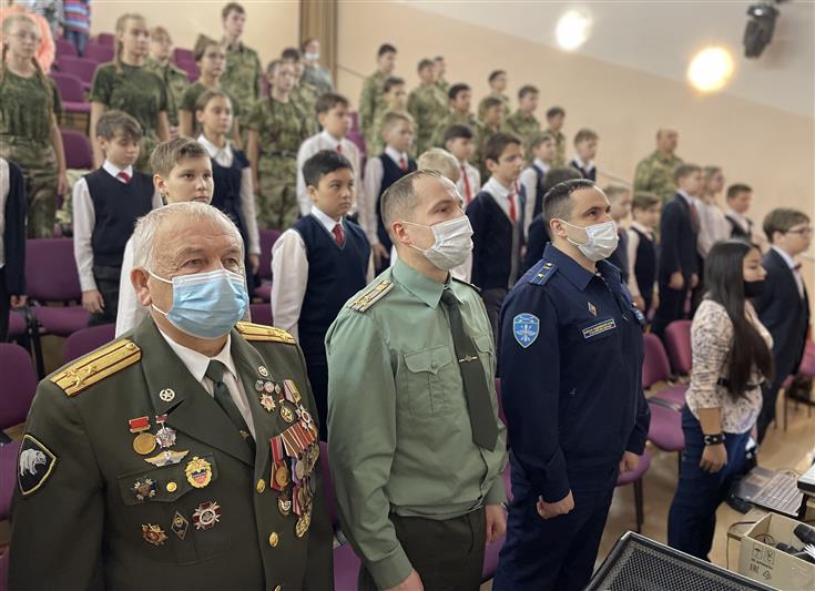 Юным кадетам иркутского класса Росгвардии вручили единую форму одежды