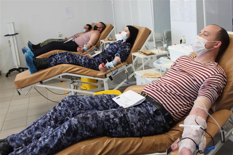 В Ростове-на-Дону росгвардейцы приняли участие в донорской акции (фото, видео) 