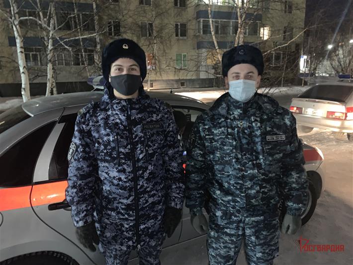 В Сургуте сотрудники Росгвардии предотвратили возгорание автомобиля