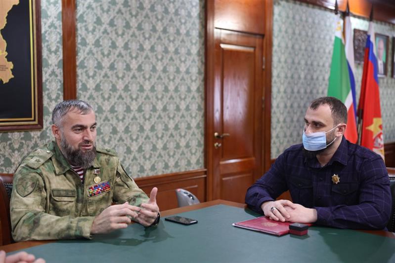 В Управлении Росгвардии по Чеченской Республике наградили активистов республиканского проекта «Турпалхой»  