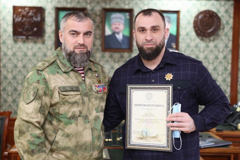 В Управлении Росгвардии по Чеченской Республике наградили активистов республиканского проекта «Турпалхой»  