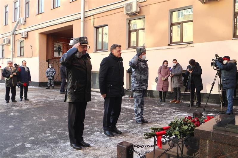 Председатель петербургского заксобрания поблагодарил сотрудников ОМОН за охрану правопорядка