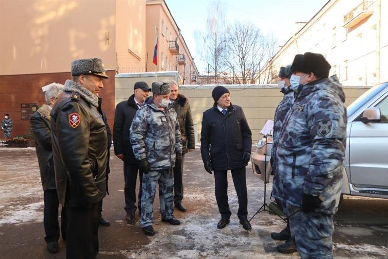 Председатель петербургского заксобрания поблагодарил сотрудников ОМОН за охрану правопорядка