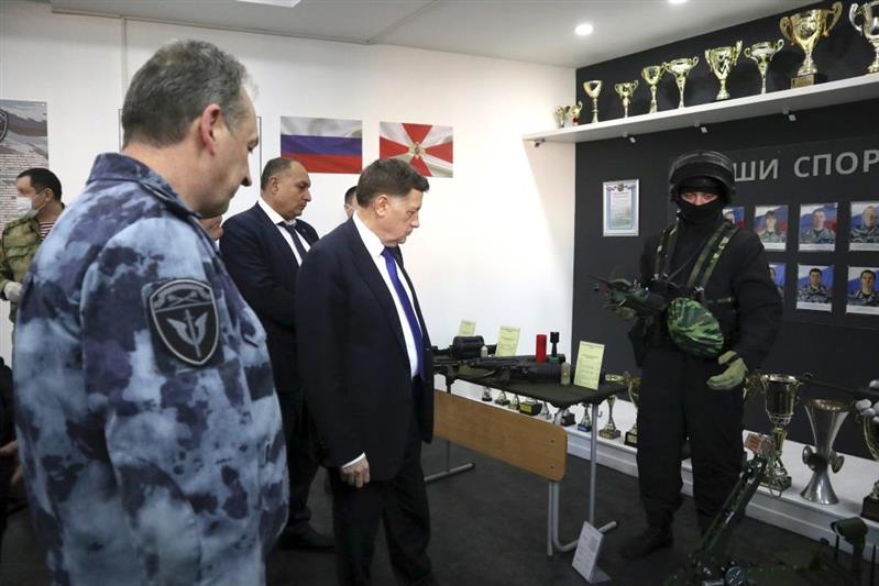 Председатель петербургского заксобрания поблагодарил сотрудников ОМОН за охрану правопорядка