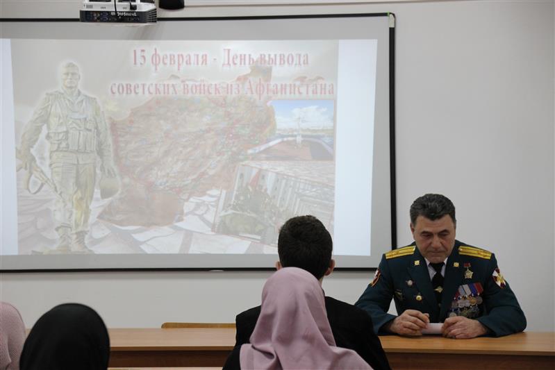 Студенты Чеченского государственного института встретились с офицером Росгвардии - ветераном боевых действий в Афганистане