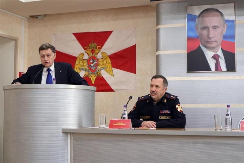 Председатель петербургского заксобрания поблагодарил сотрудников ОМОН за охрану правопорядка