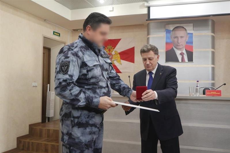 Председатель петербургского заксобрания поблагодарил сотрудников ОМОН за охрану правопорядка