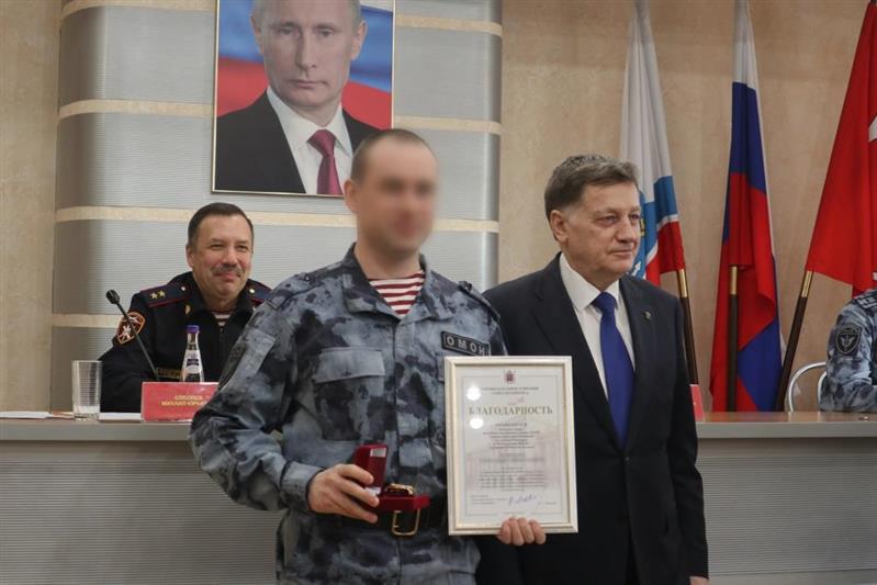 Председатель петербургского заксобрания поблагодарил сотрудников ОМОН за охрану правопорядка