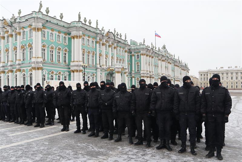 Сотрудники петербургского ОМОН приняли участие в построении сил и средств, участвующих в охране правопорядка 