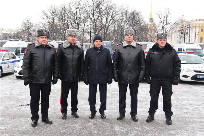 Сотрудники петербургского ОМОН приняли участие в построении сил и средств, участвующих в охране правопорядка 