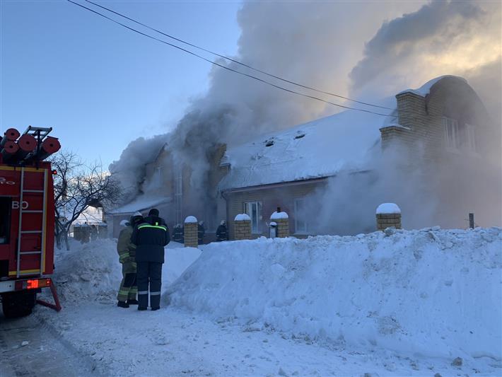 В Нижегородской области росгвардейцы спасли из пожара двух детей