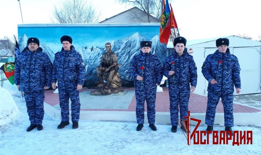 В городах Уральского округа росгвардейцы почтили память павших воинов-интернационалистов