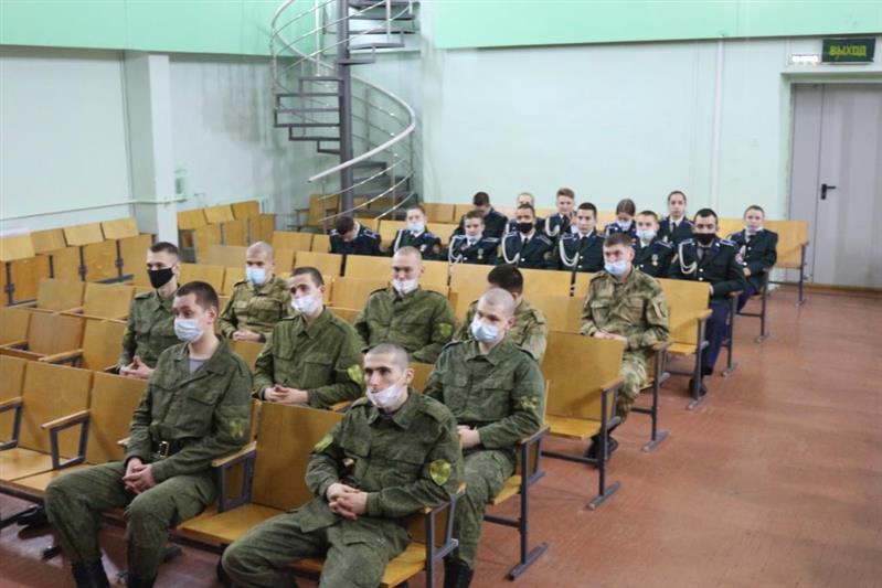 Екатеринбургские кадеты Росгвардии и военнослужащие калиновского соединения встретились с ветеранами Великой Отечественной войны