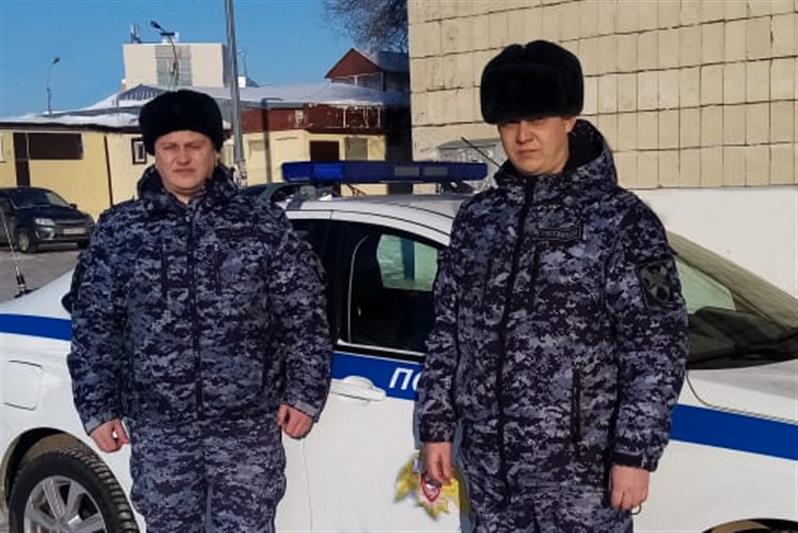 В Казани сотрудники Росгвардии помогли детям эвакуироваться из горящей квартиры
