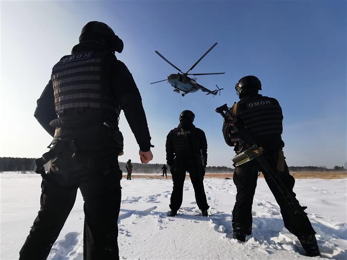 Состоялась совместная десантно-штурмовая тренировка спецназа и авиации Росгвардии (видео)