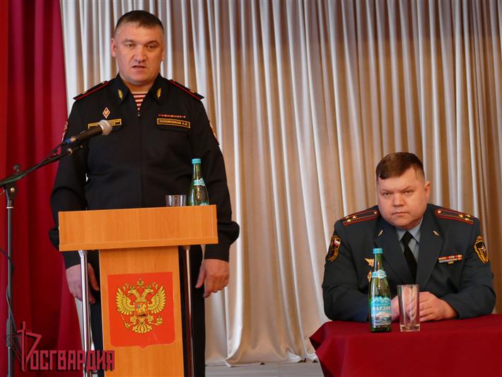 Сотрудникам ОМОН Росгвардии вручены ведомственные награды МЧС России за участие в ликвидации последствий ЧС (видео)