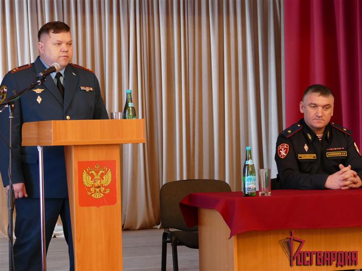 Сотрудникам ОМОН Росгвардии вручены ведомственные награды МЧС России за участие в ликвидации последствий ЧС (видео)