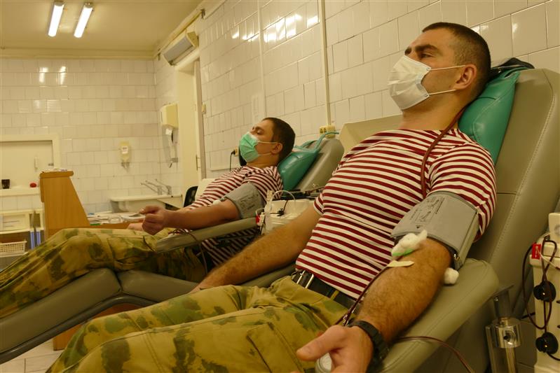 В Омске военнослужащие Росгвардии приняли участие в акции по сдаче крови