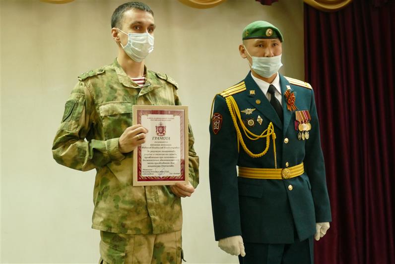 Переходящий вымпел лучшей воинской части Омского гарнизона вручен коллективу Росгвардии
