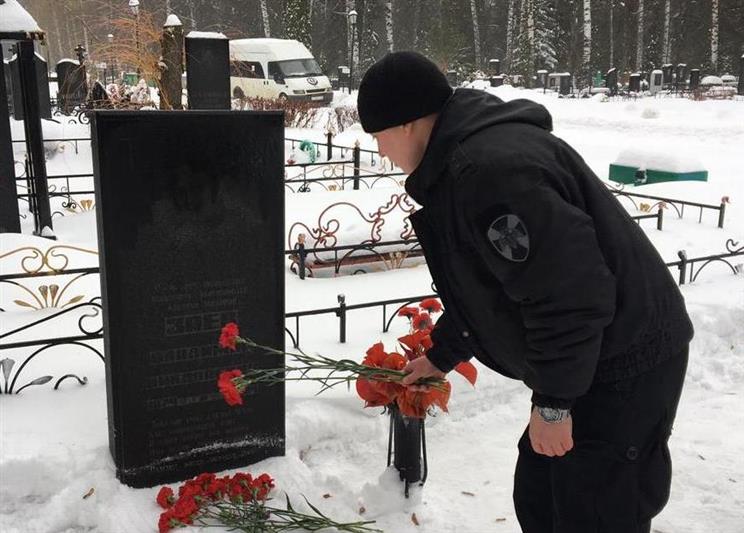 Сотрудники липецкого ОМОН почтили память погибшего боевого товарища