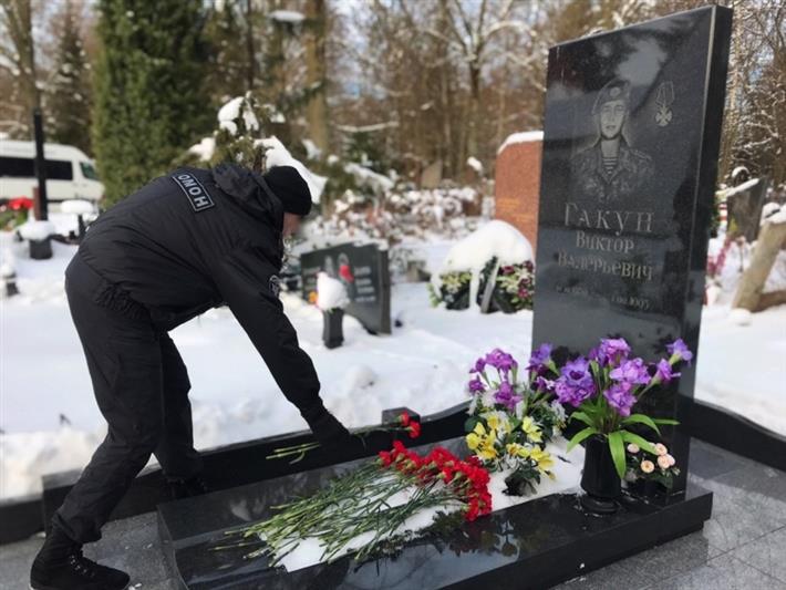 Росгвардейцы в Калининграде почтили память сотрудника ОМОН, погибшего при исполнении служебного долга