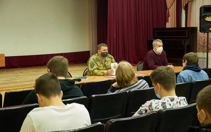 Воронежские росгвардейцы провели профориентационное мероприятие