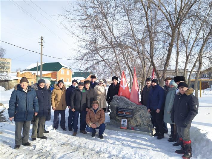 В Зауралье ветераны войск правопорядка приняли участие в открытии памятной плиты Герою Советского Союза Михаилу Шумилову