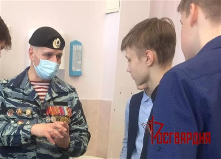 Офицеры Росгвардии провели цикл патриотических акций в рамках Дня защитника Отечества в Тюмени