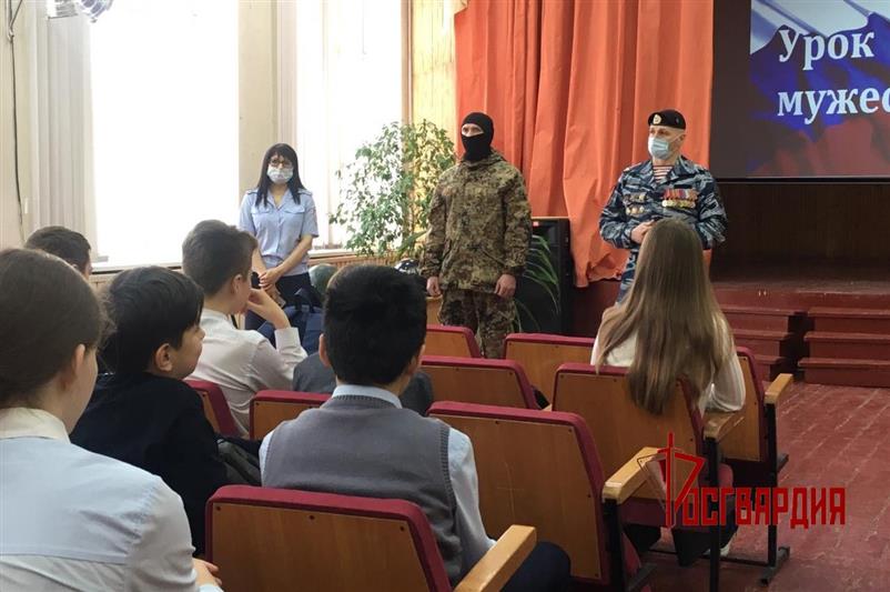Офицеры Росгвардии провели цикл патриотических акций в рамках Дня защитника Отечества в Тюмени