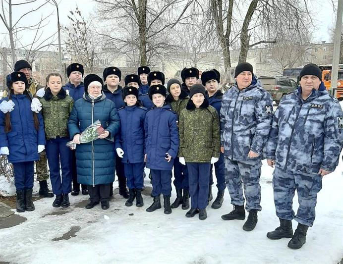 Бойцы волгоградского ОМОН провели для  школьников Урок мужества 