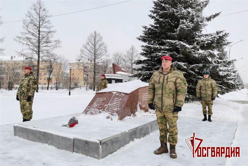 В городах Уральского округа росгвардейцы почтили память павших воинов-интернационалистов