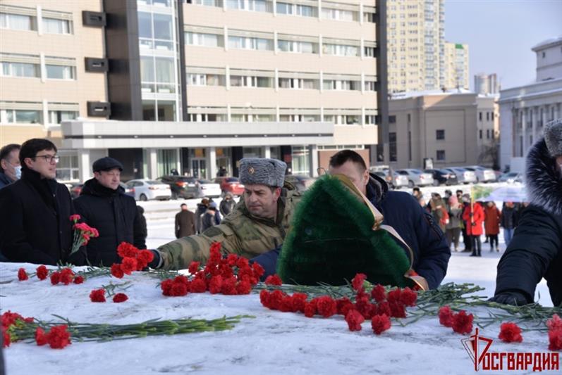 В городах Уральского округа росгвардейцы почтили память павших воинов-интернационалистов