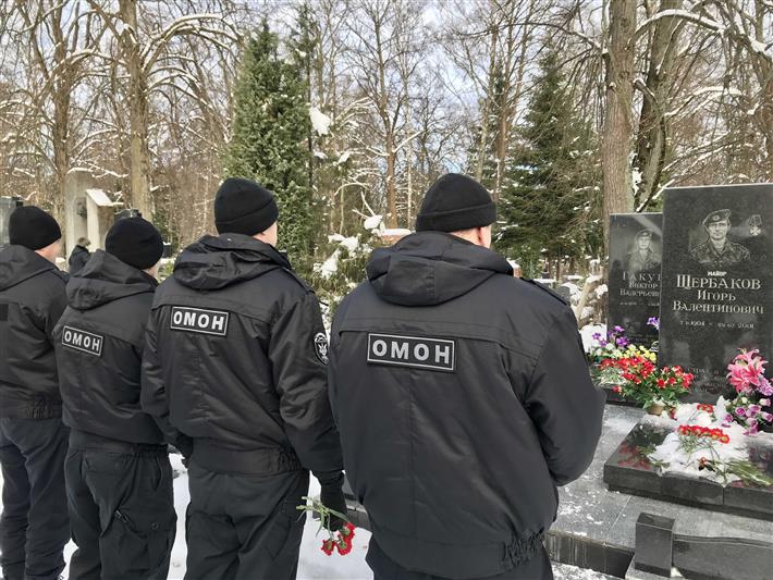 Росгвардейцы в Калининграде почтили память сотрудника ОМОН, погибшего при исполнении служебного долга