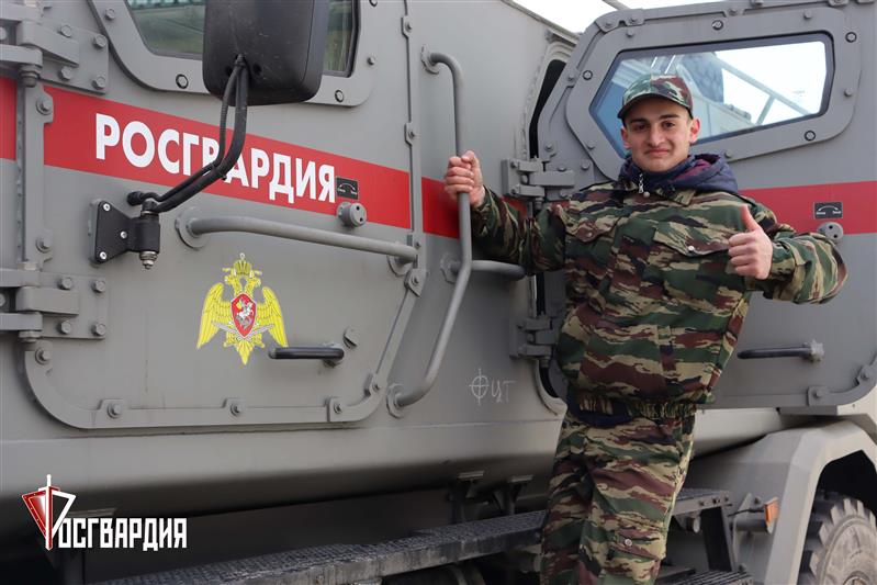 Более 100 хабаровских школьников приняли участие в военно-патриотической эстафете «Вместе с Росгвардией» 
