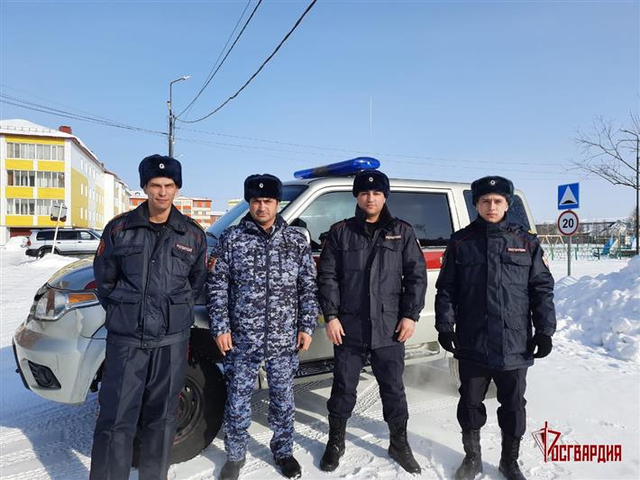 На Ямале росгвардейцы помогли родителям найти потерявшегося ребенка