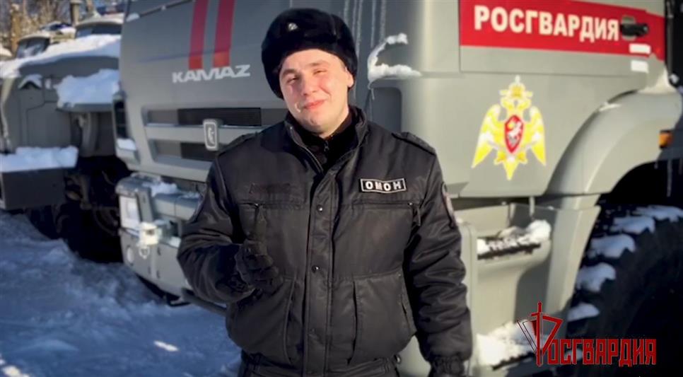 «Дарите женщинам стихи!» В преддверии 8 марта на Урале стартовал праздничный флешмоб от Росгвардии (видео)