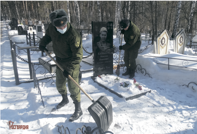 Военнослужащие и сотрудники Росгвардии в Красноярском крае провели мероприятия по облагораживанию захоронений погибших воинов