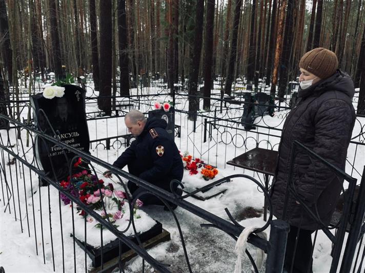 В Ленобласти сотрудники вневедомственной охраны почтили память погибшего коллеги