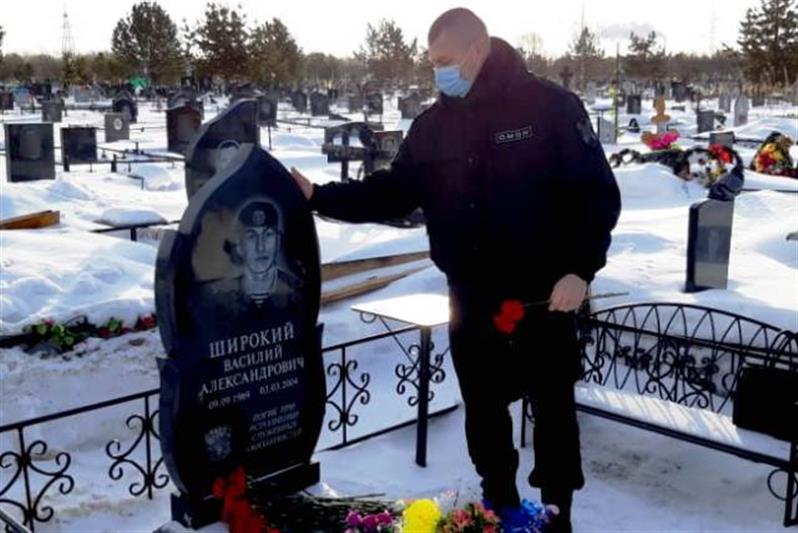 Сотрудники архангельского ОМОН почтили память погибшего товарища