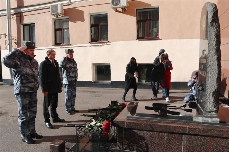 Депутат Государственной думы посетил петербургский ОМОН и поздравил сотрудников с наступающими профессиональными праздниками (видео)