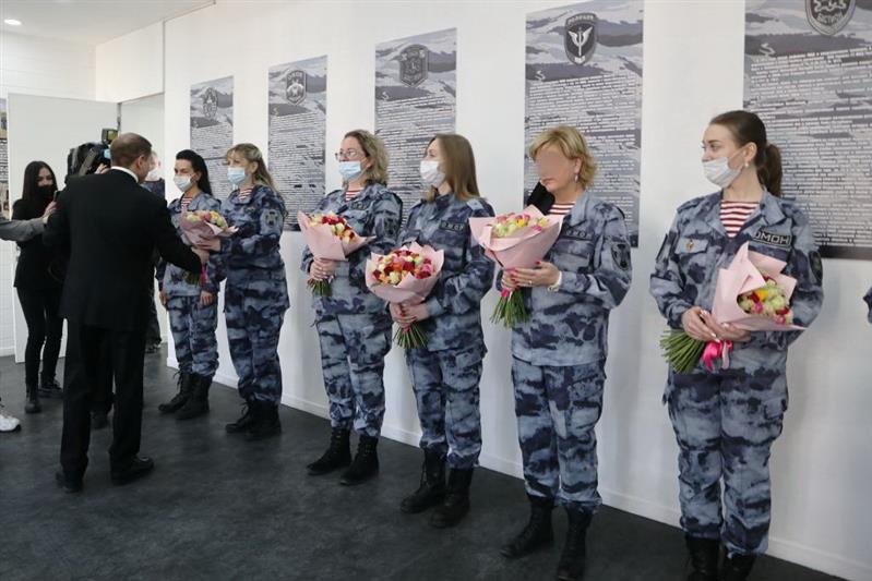 Депутат Государственной думы посетил петербургский ОМОН и поздравил сотрудников с наступающими профессиональными праздниками (видео)