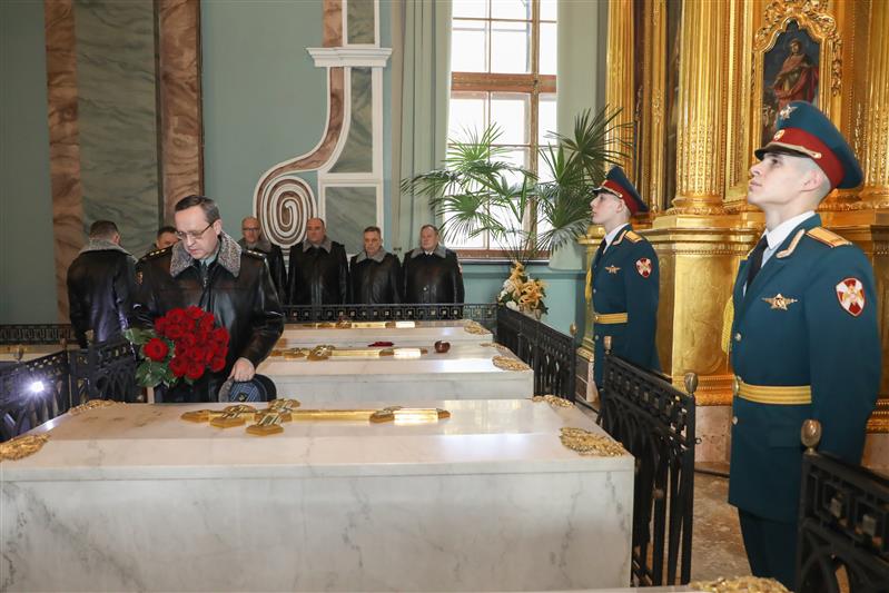 Полуденный выстрел пушки Петропавловской крепости - в честь 5-летнего юбилея Росгвардии