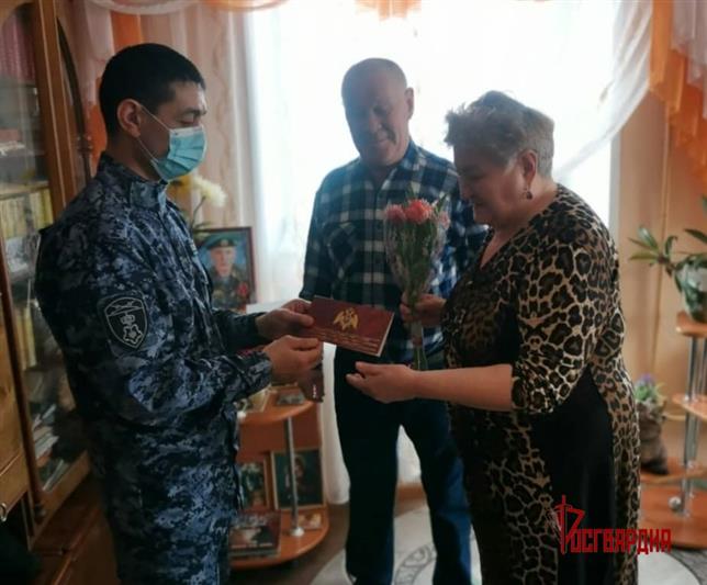 В Уральском округе Росгвардии с Международным женским днём   поздравили матерей и вдов погибших боевых товарищей