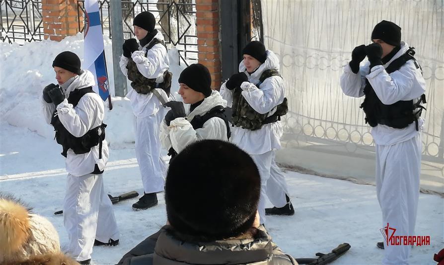В Тюмени офицеры и кадеты Росгвардии организовали «Зарницу» для детей с ограниченными возможностями
