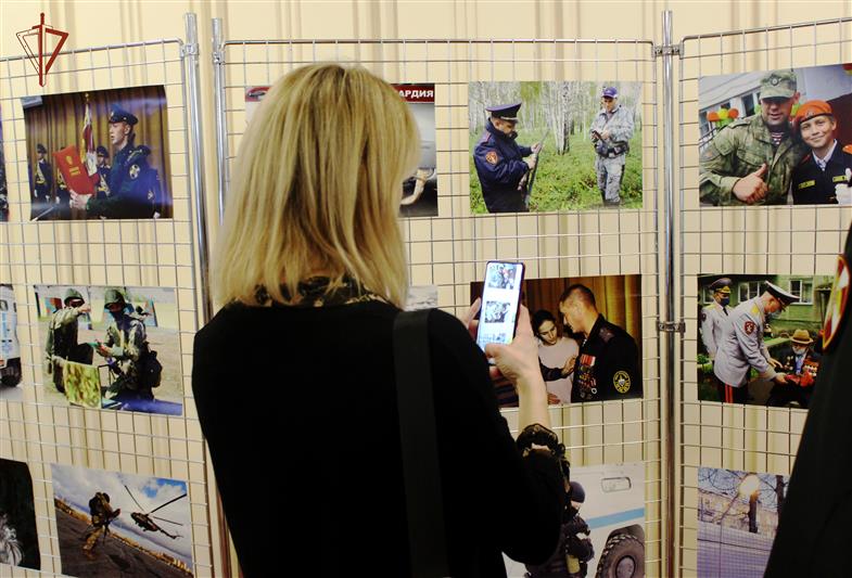 В Новосибирске открылась фотовыставка «Росгвардия. Всегда на страже»