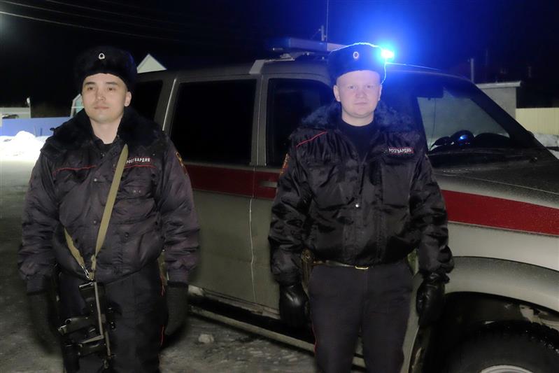 Сотрудники Росгвардии пришли на помощь жительнице Ненецкого автономного округа, пострадавшей в ДТП