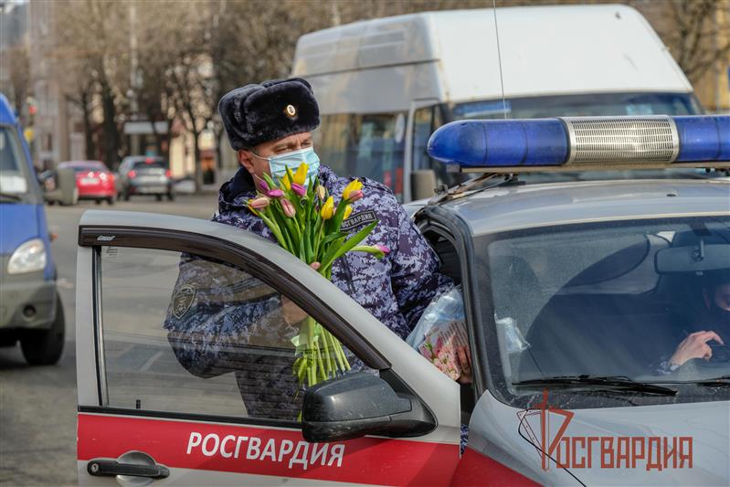 В Центральном округе Росгвардии прошли мероприятия, посвящённые Международному женскому дню (видео)